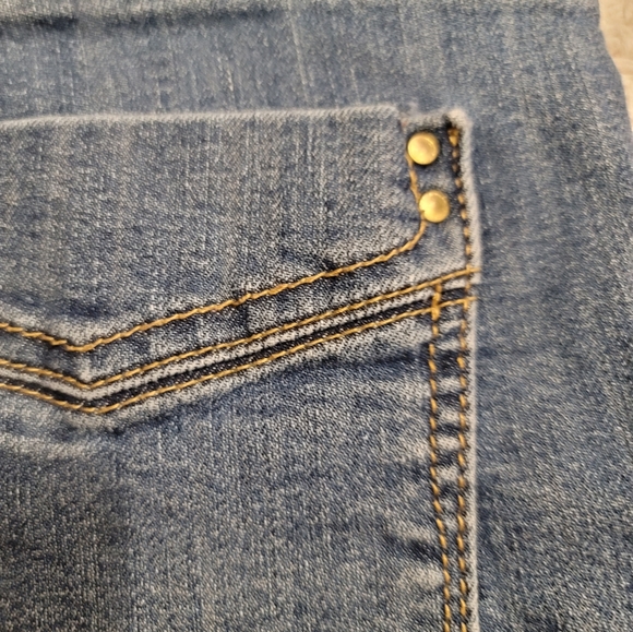 LEVIS DENIZEN Size 6 Denim Stretch Cut off fold cuff Shorts - Picture 4 of 9